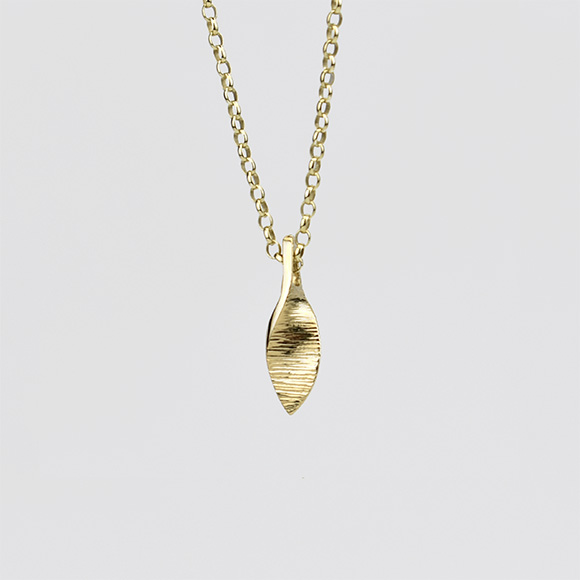 9 carat gold pendant Clearance