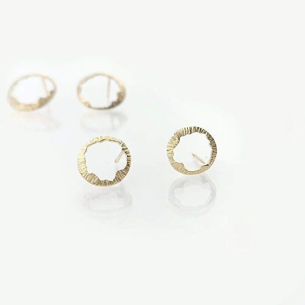 Shell | Hallmarked Gold Stud Earrings